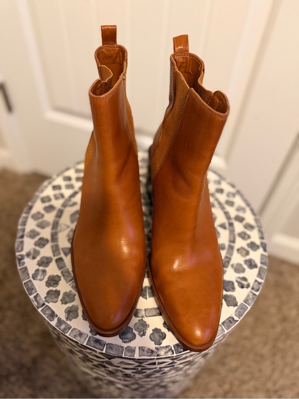 VINCE CAMUTO Women's Tan Leather Chelsea Ankle Boots